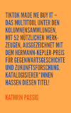 Tiktok made me buy it – Das Multitool unter den Kolumnensammlungen, mit 52 nützlichen Werkzeugen, ausgezeichnet mit dem Hermann-Kepler-Preis für Gegenwartsgeschichte und Zukunftsforschung. Katalogisierer*innen hassen diesen Titel!